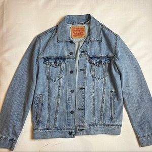 Levi Light Wash Denim Jacket in Small